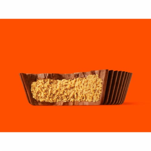 REESE'S Jumbo Cup Milk Chocolate Peanut Butter Cup Candy Pack Perspective: right