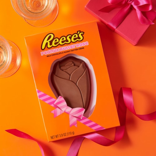 REESE'S Milk Chocolate Peanut Butter Creme Rose Candy Valentine's Day Gift Box Perspective: right