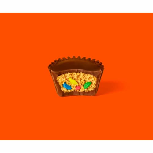 REESE'S Miniatures with Sprinkles Milk Chocolate Peanut Butter Cups Easter Candy Bag Perspective: right