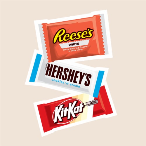 HERSHEY'S KIT KAT® and REESE'S Assorted Flavored Snack Size Candy Party Pack Perspective: right
