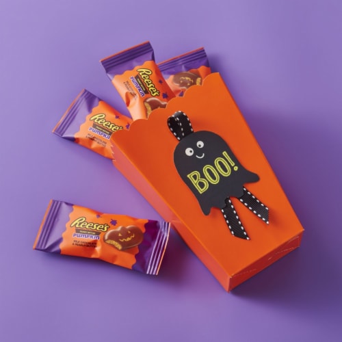 REESE'S Pumpkins Milk Chocolate Peanut Butter Halloween Candy Perspective: right