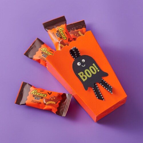 REESE'S Milk Chocolate Peanut Butter Snack Size Bats Halloween Candy Bag Perspective: right