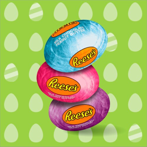 REESE'S Milk Chocolate Peanut Butter Creme Eggs Easter Candy Gift Box Perspective: right