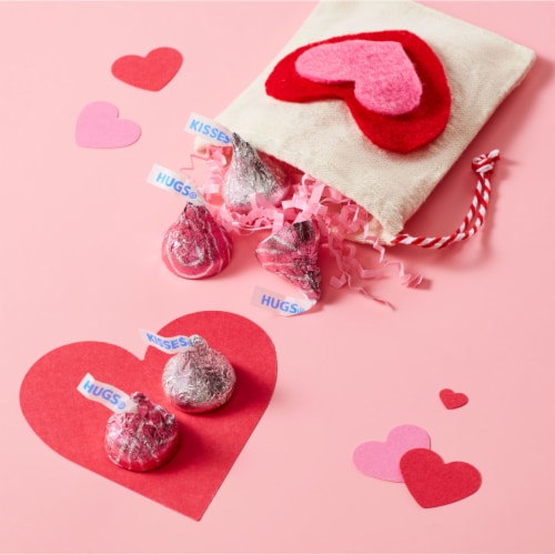 HERSHEY'S HUGS & KISSES Assorted Flavored Valentine Candy Bag Perspective: right