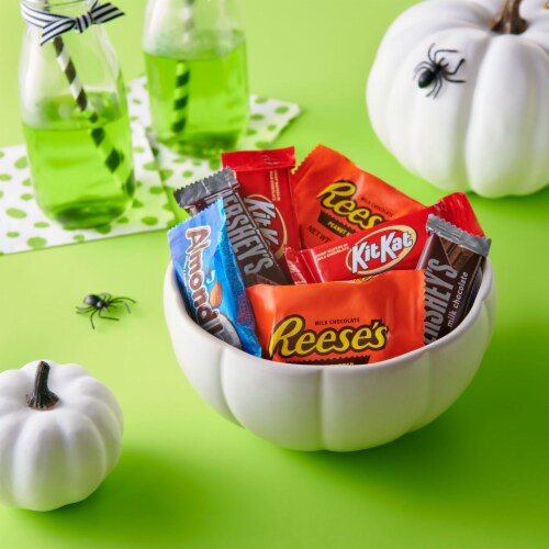 HERSHEY'S REESE'S ALMOND JOY and KIT KAT® Assorted Chocolate Halloween Candy Snack Size Bag Perspective: right