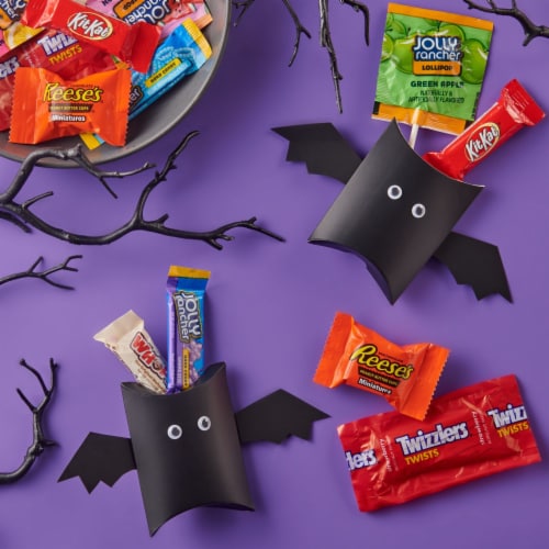 Hershey's Miniature Halloween Candy Assortment Perspective: right