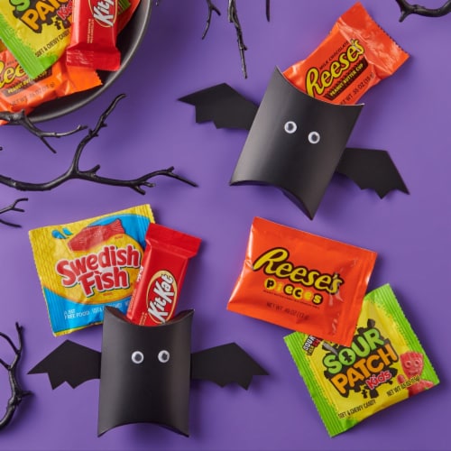 Hershey All-Time Greats Snack Size Halloween Candy Assortment Perspective: right