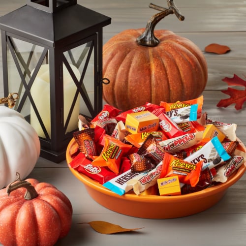 Hershey's Miniatures Halloween Candy Assortment Perspective: right