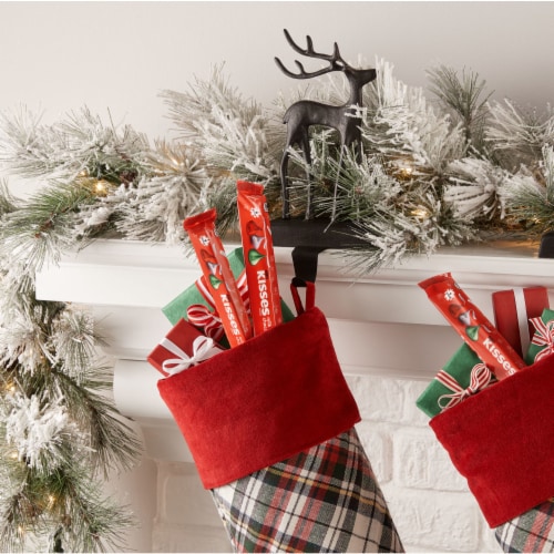 HERSHEY'S KISSES Milk Chocolate Christmas Candy Pack Perspective: right