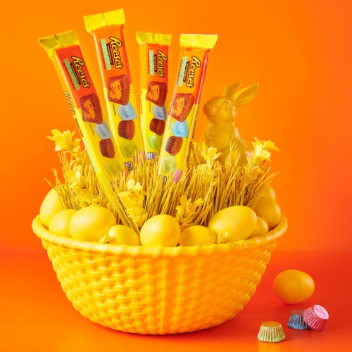 REESE'S Miniatures Milk Chocolate Peanut Butter Cups Easter Candy Pack Perspective: right