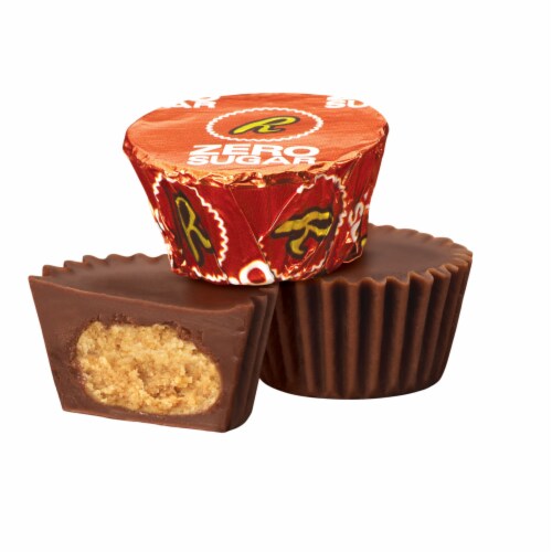 REESE'S Zero Sugar Miniatures Chocolate Peanut Butter Cups Candy Bag Perspective: right