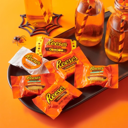 Reese's Halloween Lovers Snack Size Peanut Butter Cups Assortment Perspective: right