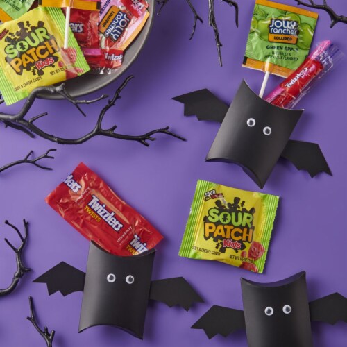 Hershey and Mondelez Fruit Flavored Assortment Chewy and Hard Candy Halloween Variety Bag Perspective: right