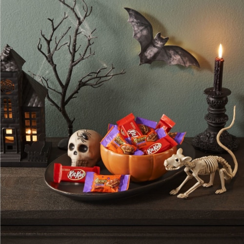 REESE'S and KIT KAT® Milk Chocolate Assortment Snack Size Candy Halloween Variety Bag Perspective: right