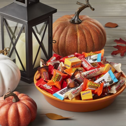 Hershey Miniatures Chocolate and White Creme Assortment Candy Halloween Bulk Variety Bag Perspective: right