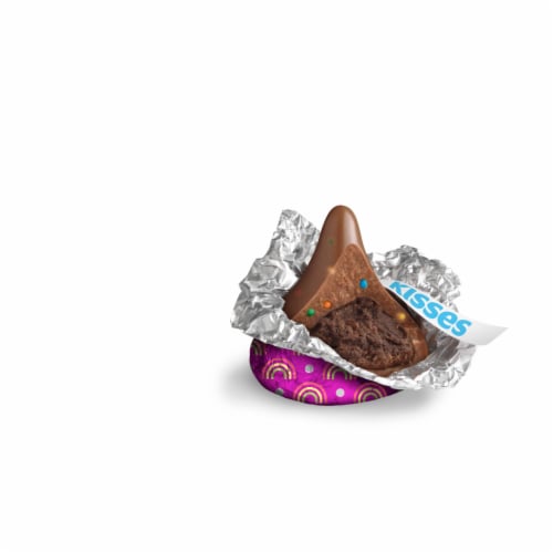 HERSHEY'S KISSES Rainbow Brownie Flavored Candy Share Pack Perspective: right