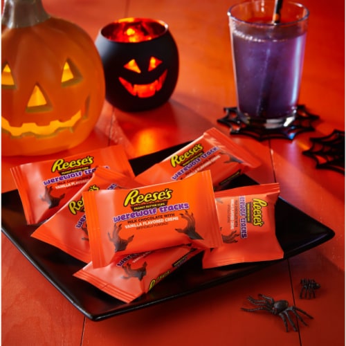 REESE'S Milk Chocolate and Vanilla Flavored Creme Snack Size Peanut Butter Cups Halloween Candy Bag Perspective: right