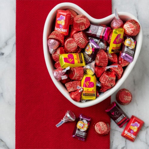 Hershey's Valentine's Cupid's Mix Assorted Candy Perspective: right