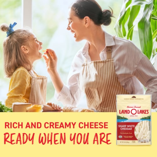 Land O Lakes® White Sharp Cheddar Cheese Farmstyle Shreds Perspective: right