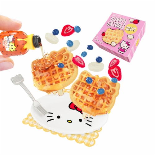 MGA's Miniverse™ Hello Kitty® Make it Mini Food™ Perspective: right