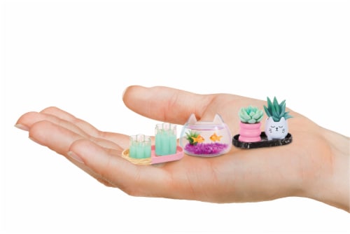 MGA Miniverse™ Make It Mini™ Lifestyle Toy Perspective: right