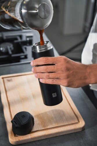 ZWILLING Thermo 15.2-ounce Travel Bottle - Matte Black Perspective: right