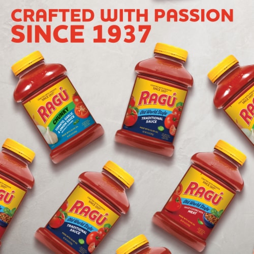 Ragu Old World Style Pasta Sauce Flavored with Meat Perspective: right