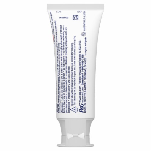 Crest 3D White Advanced Radiant Mint Teeth Whitening Toothpaste Perspective: right