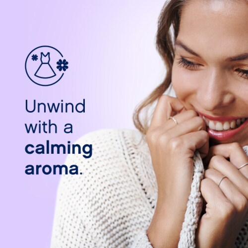 Downy® Infusions Lavender & Vanilla Bean Dryer Sheets Perspective: right