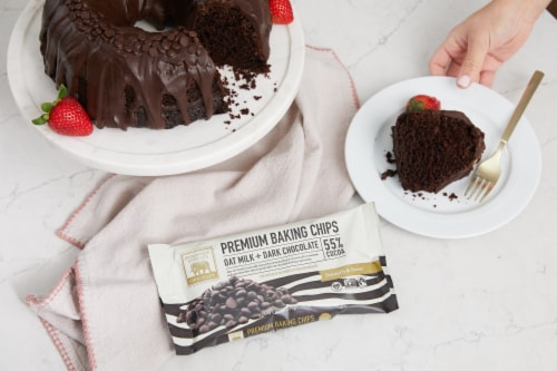 Endangered Species Oat Milk + 55% Dark Chocolate Baking Chips Perspective: right