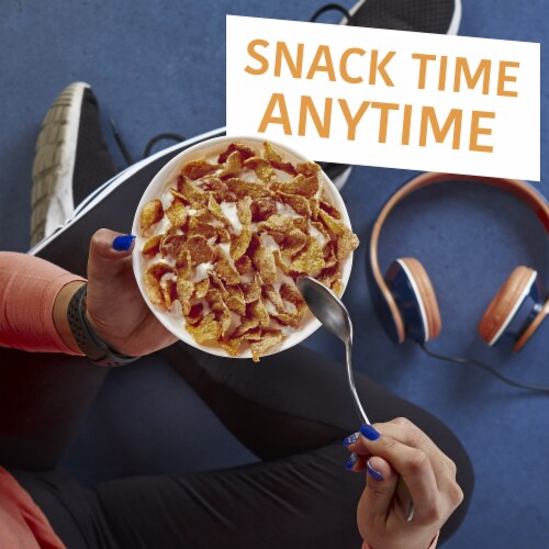 Kellogg's Frosted Flakes Breakfast Cereal Cinnamon Perspective: right