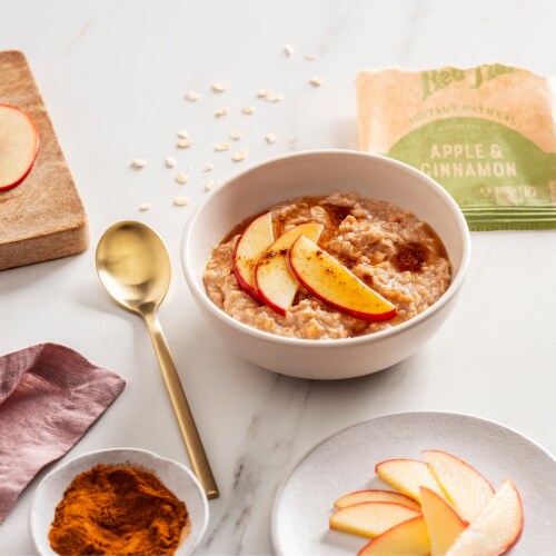 Bob's Red Mill Whole Grain Apple & Cinnamon Instant Oatmeal Packets Perspective: right