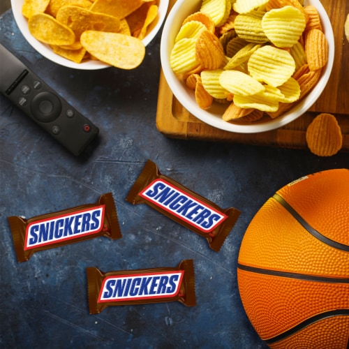 Snickers Original Fun Size Chocolate Candy Bars Bag Perspective: right
