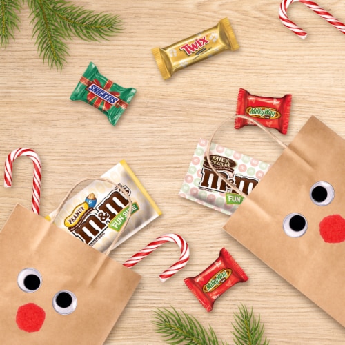 M&M's Milk Chocolate with Minis Christmas Chocolate Bar, 4 oz - Kroger