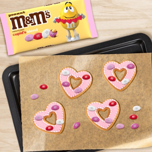 M&M’S Peanut Milk Chocolate Valentine’s Day Candy Assortment Bag Perspective: right