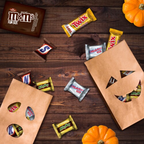 Snickers M&M'S Twix Milky Way & 3 Musketeers Assorted Chocolate Bulk Halloween Candy Perspective: right