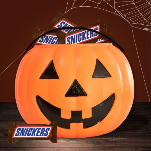 SNICKERS Almond, Peanut Butter & Original Fun Size Assorted Bulk Halloween  Candy Bar Variety Pack - 16.54oz