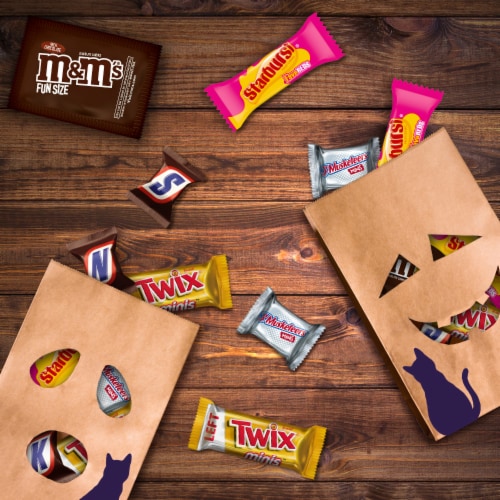 M&M'S Snickers Twix Starburst & 3 Musketeers Bulk Assorted Halloween Candy Perspective: right