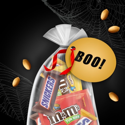 M&M'S & Snickers Peanut & Peanut Butter Assorted Bulk Chocolate Halloween Candy Perspective: right