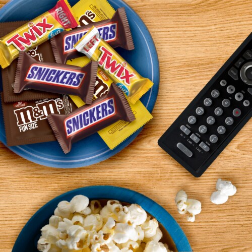 M&M'S Snickers & Twix Fun Size Milk Chocolate Candy Bars Assortment Variety Pack Perspective: right