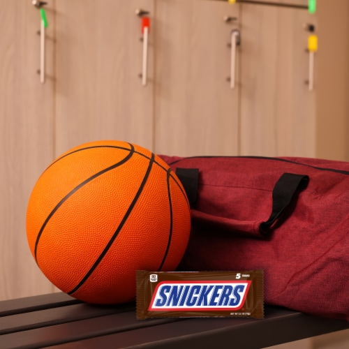 Snickers Fun Size Chocolate Candy Bars Pack Perspective: right