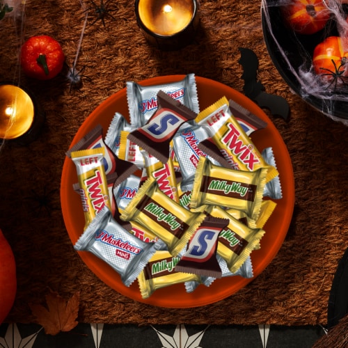 Snickers Twix Milky Way & 3 Musketeers Minis Halloween Candy Variety Pack Bulk Bag Perspective: right