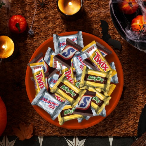 Snickers Twix Milky Way & 3 Musketeers Minis Halloween Candy Variety Pack Bulk Bag Perspective: right