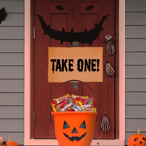Skittles Twix Starburst 3 Musketeers Halloween Candy Variety Bulk Bag Perspective: right