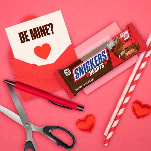 Snickers Chocolate Hearts Valentines Day Candy Bars Share Size Pack Perspective: right