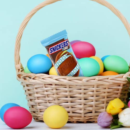 Snickers Eggs Chocolate Easter Basket Pack Perspective: right