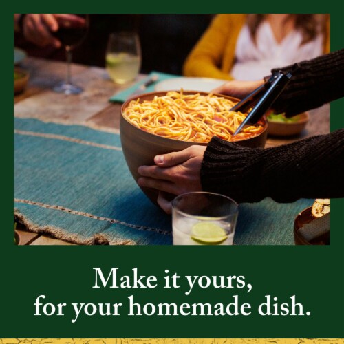 Classico Family Favorites Meat Sauce Perspective: right