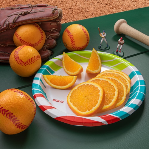 Solo® Anyday 8.5in Paper Plates Perspective: right