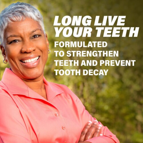 ACT Anticavity Fluoride With Zero Alcohol Arctic Blast Mouthwash Perspective: right