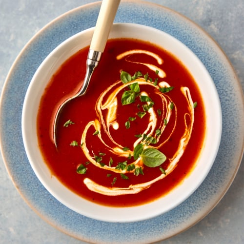 Progresso Vegetable Canned Classic Tomato Basil Soup Perspective: right